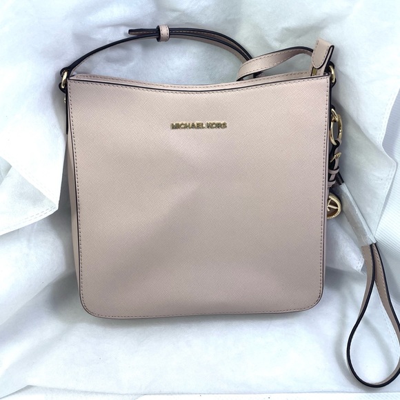 MICHAEL Michael Kors Handbags - Michael Kors Jet Set LG Messenger Bag. Soft Pink/Gold.